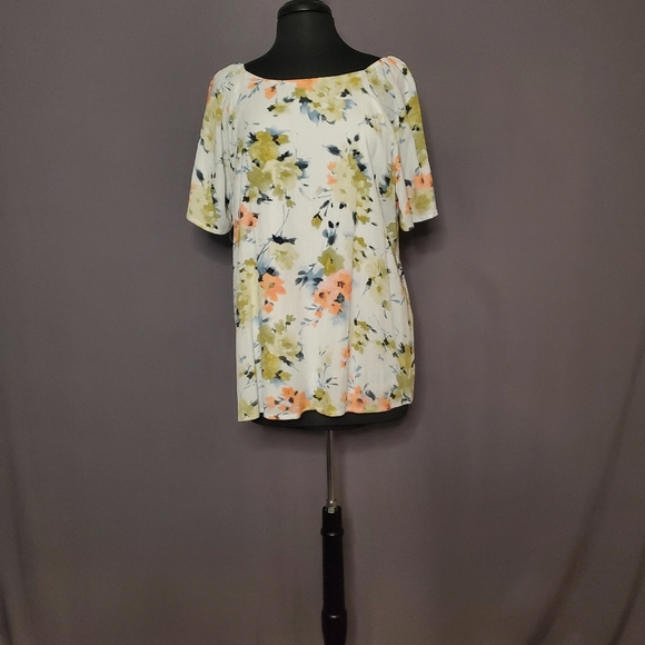 Papermoon Tops - EUC Papermoon Floral Blouse Size 1X